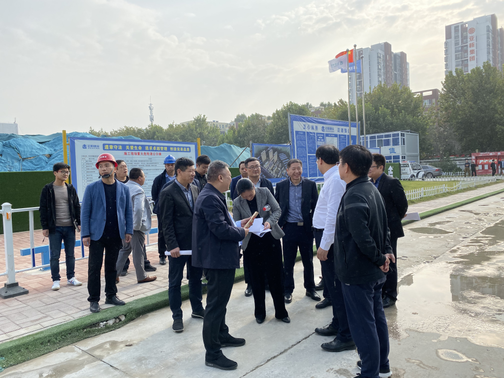 惠济区区委副书记李伟光一行莅临河南天河投资 有限公司张砦安置房项目现场考察检查工作