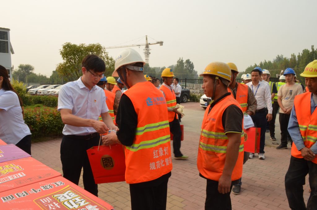 天河要闻丨关爱建筑工人 共建美好惠济——慰问安置房项目建筑工人