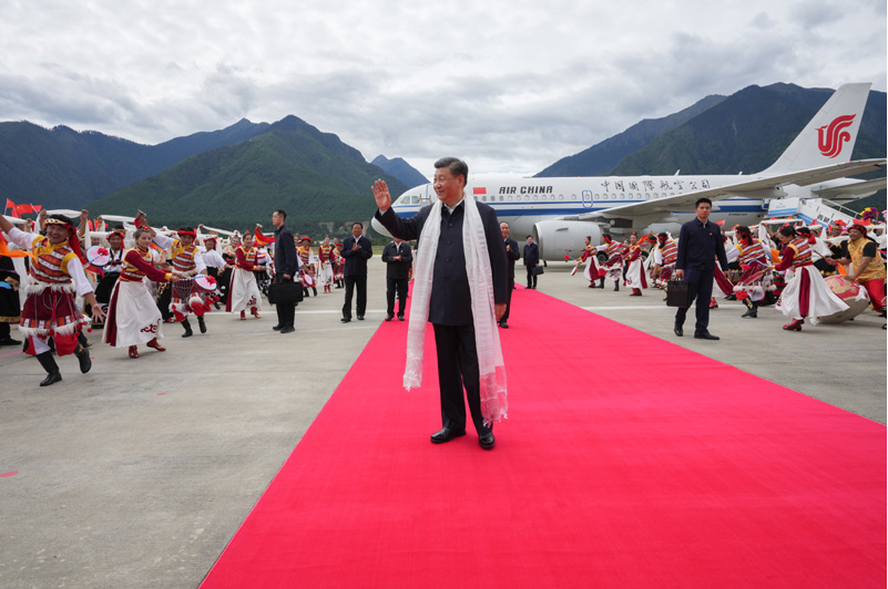 习近平在西藏考察时强调：全面贯彻新时代党的治藏方略 谱写雪域高原长治久安和高质量发展新篇章
