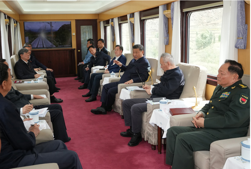 习近平在西藏考察时强调：全面贯彻新时代党的治藏方略 谱写雪域高原长治久安和高质量发展新篇章