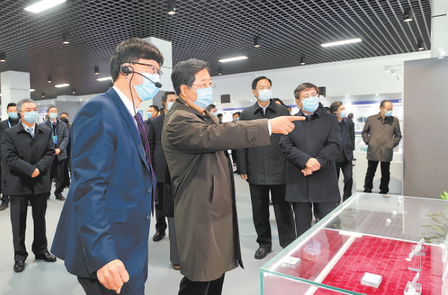 坚持“四个面向” 锚定“两个确保”重建重振河南省科学院揭牌仪式  举行楼阳生揭牌 王凯主持 刘伟出席 施一公致辞