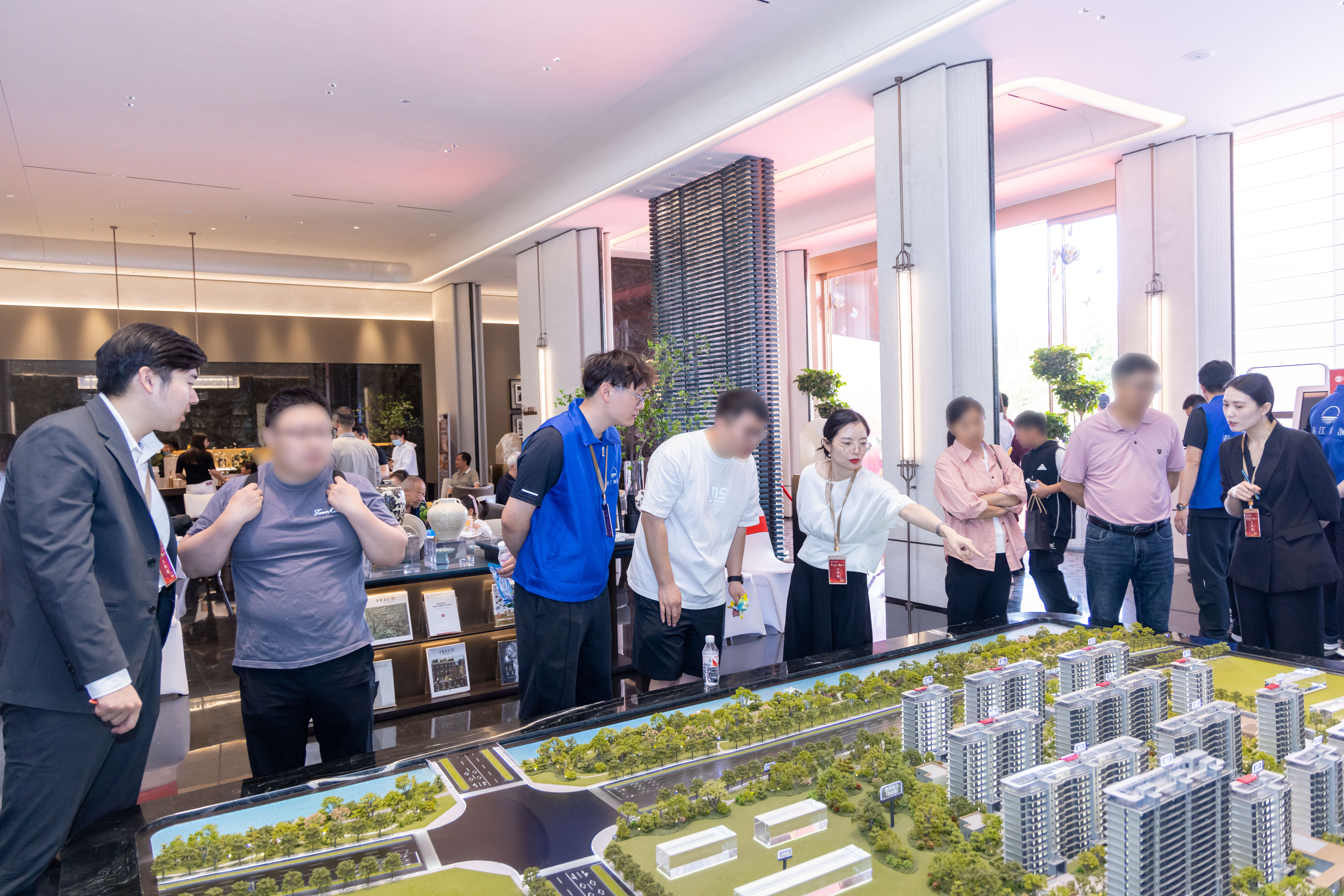 贾鲁河畔，森居意境——春江观澜交付样板区暨地下车库展示区完美开放